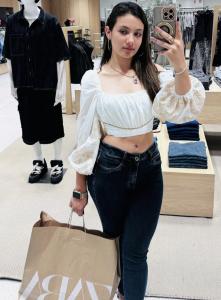 613256649: Chica busca chico en Gerona