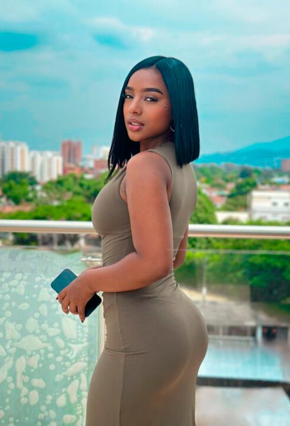 931411835: Chica busca chico en Barcelona