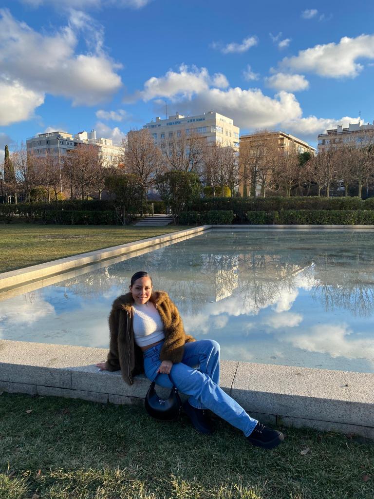 614965179: Chica busca chico en Madrid