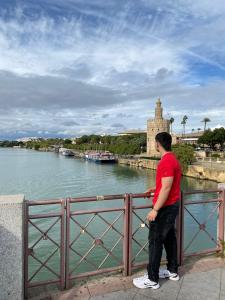 667522349: Chico busca chica en Sevilla