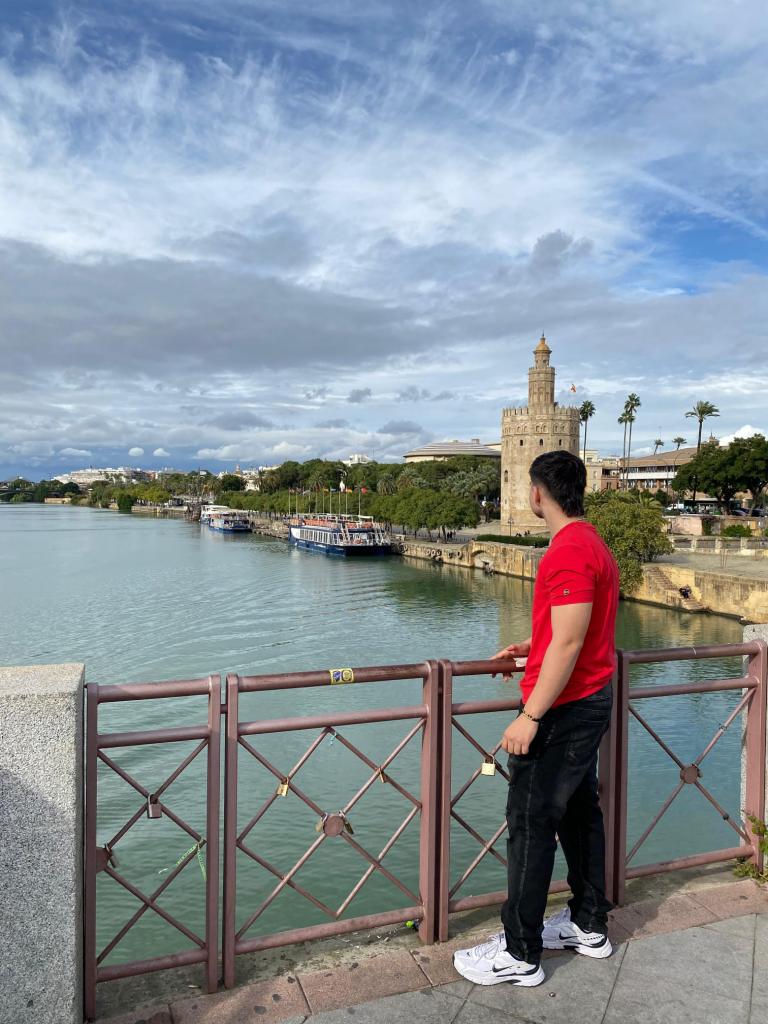 667522349: Chico busca chica en Sevilla