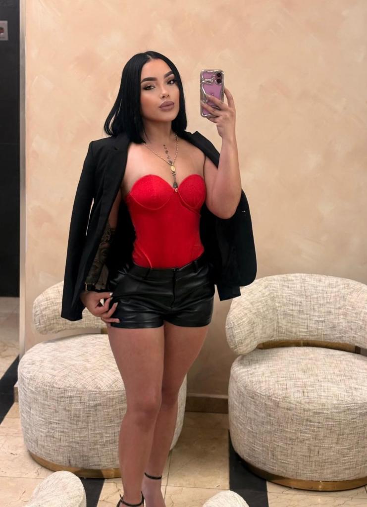 Chica busca chico en Granada: 