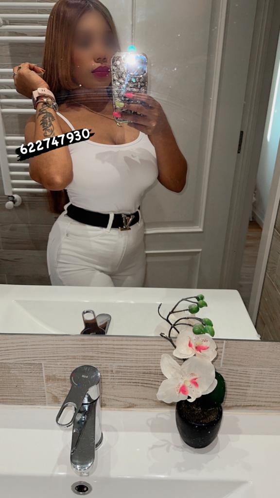 622747930: Chica busca chico en Sevilla