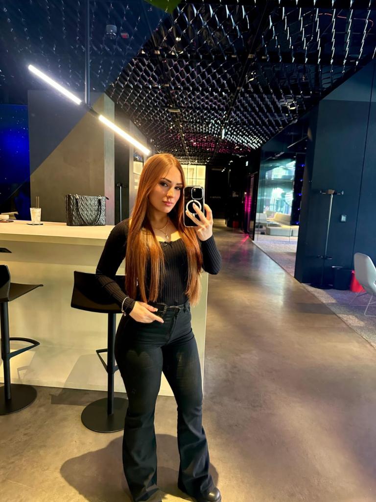 607287329: Chica busca chico en Barcelona