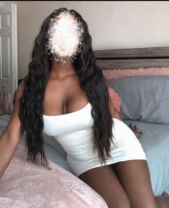 632779229: Chica busca chico en Barcelona