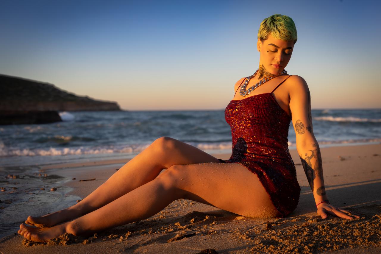 Chica busca chico en Ibiza: 