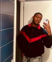 687123603: Chico busca chica en Barcelona