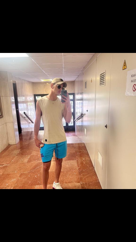 664884572: Chico busca chica en Sevilla