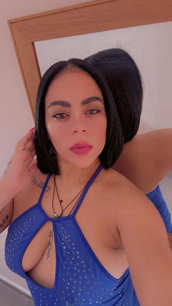 641094170: Chica busca chico en La Coruña