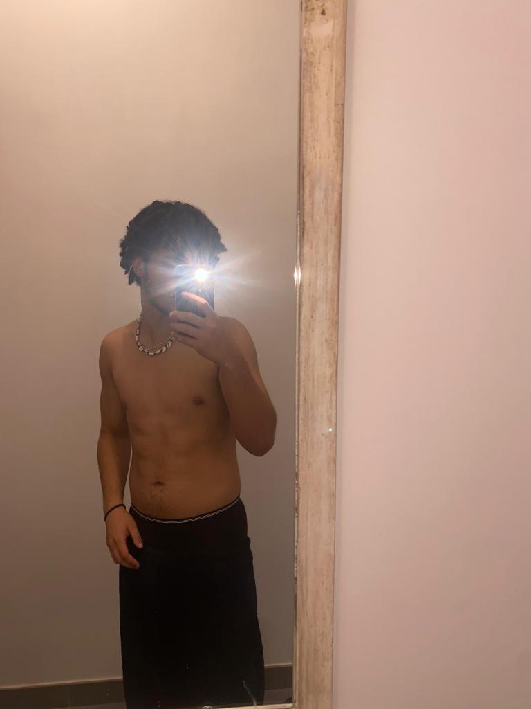 644190965: Chico busca chica en Pontevedra