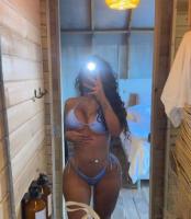 643880201: Chica busca chico en Barcelona