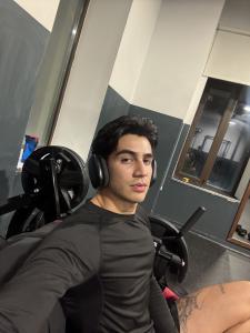 613279905: Chico busca chica en Sevilla