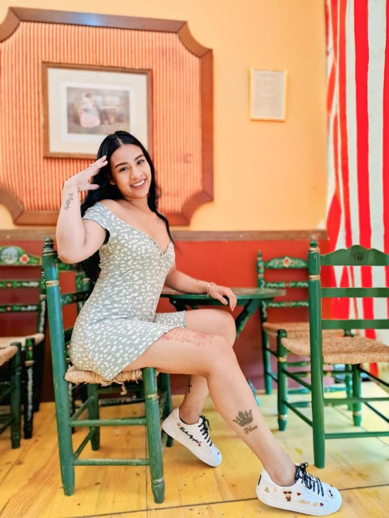 673786373: Chica busca chico en Sevilla