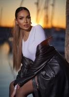 637942164: Chica busca chico en Huelva