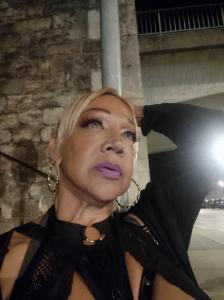 663439766: Travesti en León