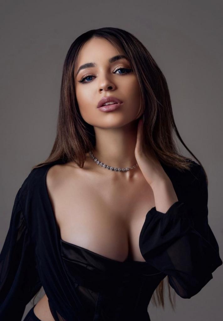 651621908: Chica busca chico en Barcelona