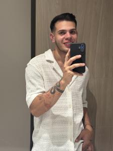 611281428: Chico busca chica en Barcelona