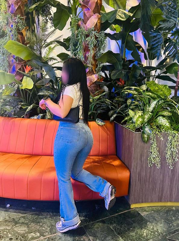 667771170: Chica busca chico en Madrid