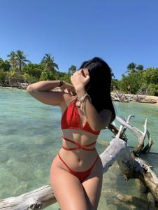 647637764: Chica busca chico en Cádiz