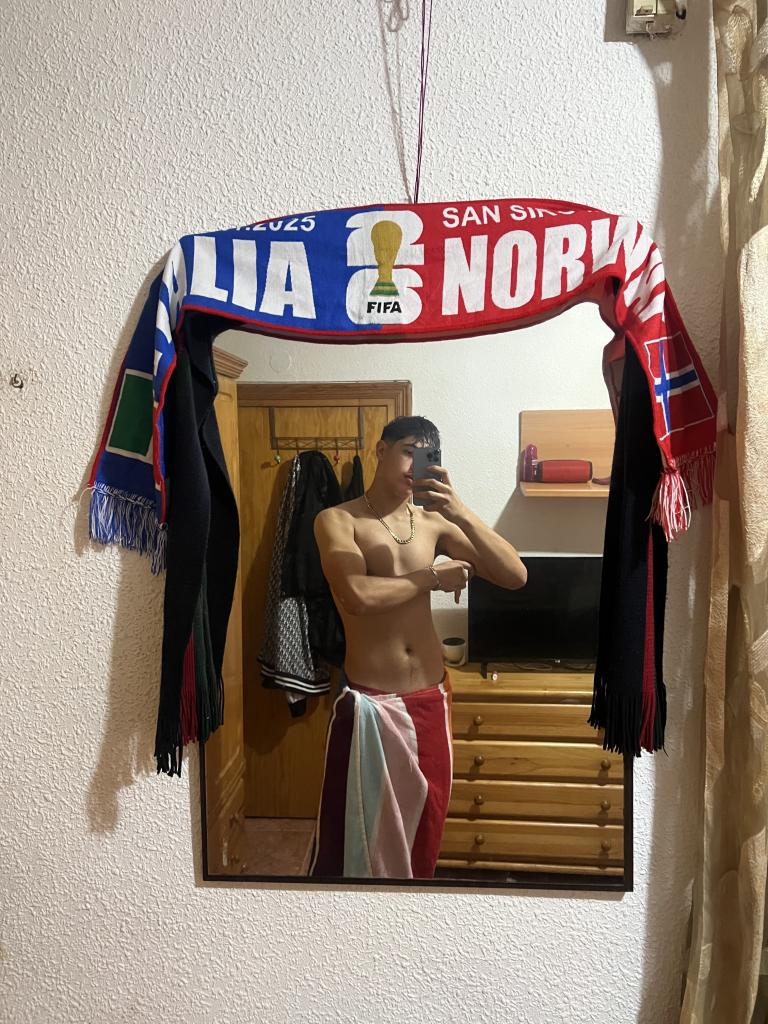 677295437: Chico busca chica en Barcelona