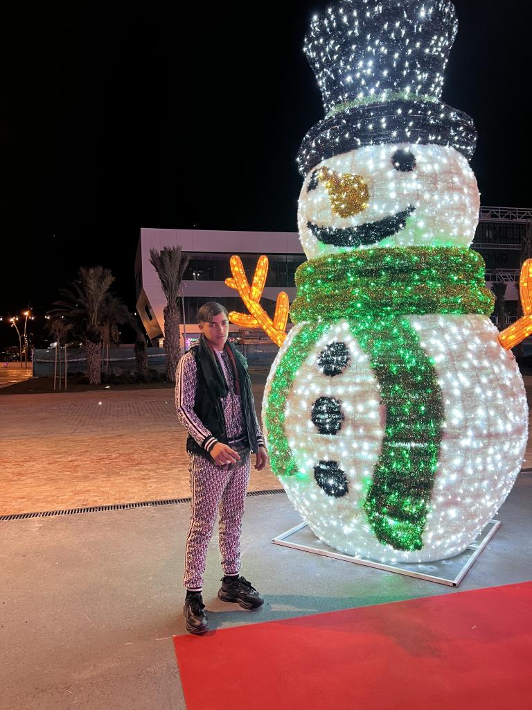 677295437: Chico busca chica en Barcelona