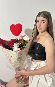 663818203: Chica busca chico en Barcelona