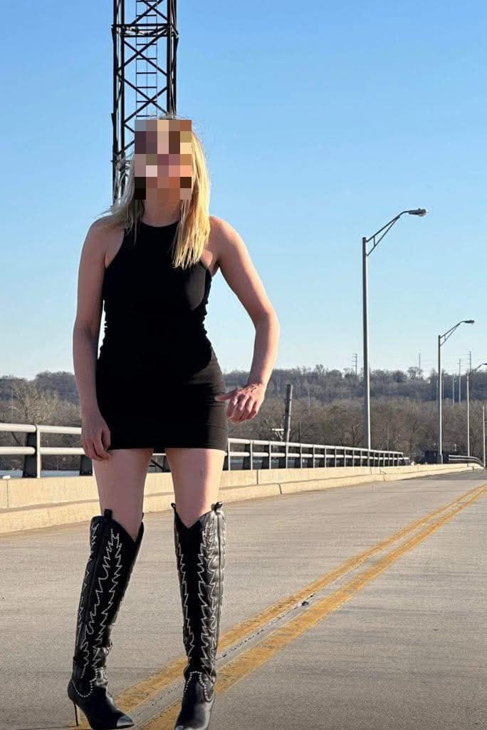 603193245: Chica busca chico en Sevilla