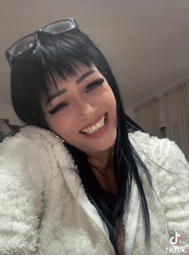 618457337: Chica busca chico en Madrid