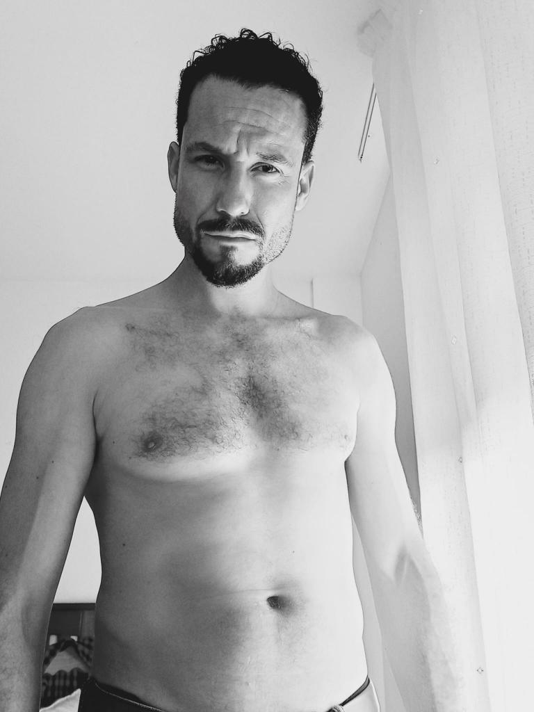 645403873: Chico busca chica en Madrid