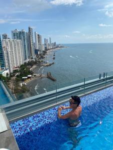 637819502: Chico busca chica en Barcelona